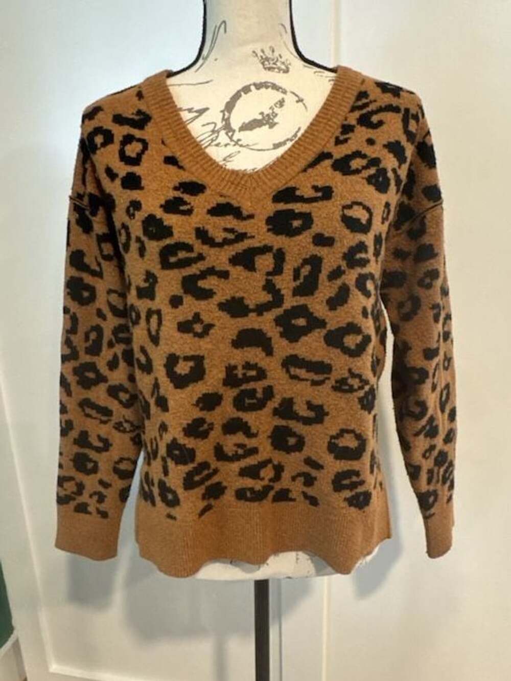 Knox Rose Leopard Print V-Neck Sweater Size S Brown Knit Pullover